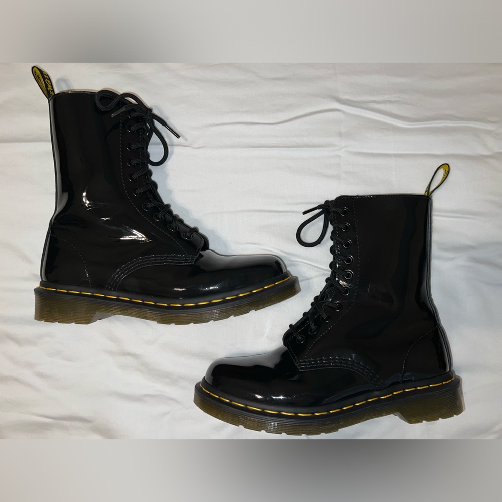Docs Patent Leather Sz. 8